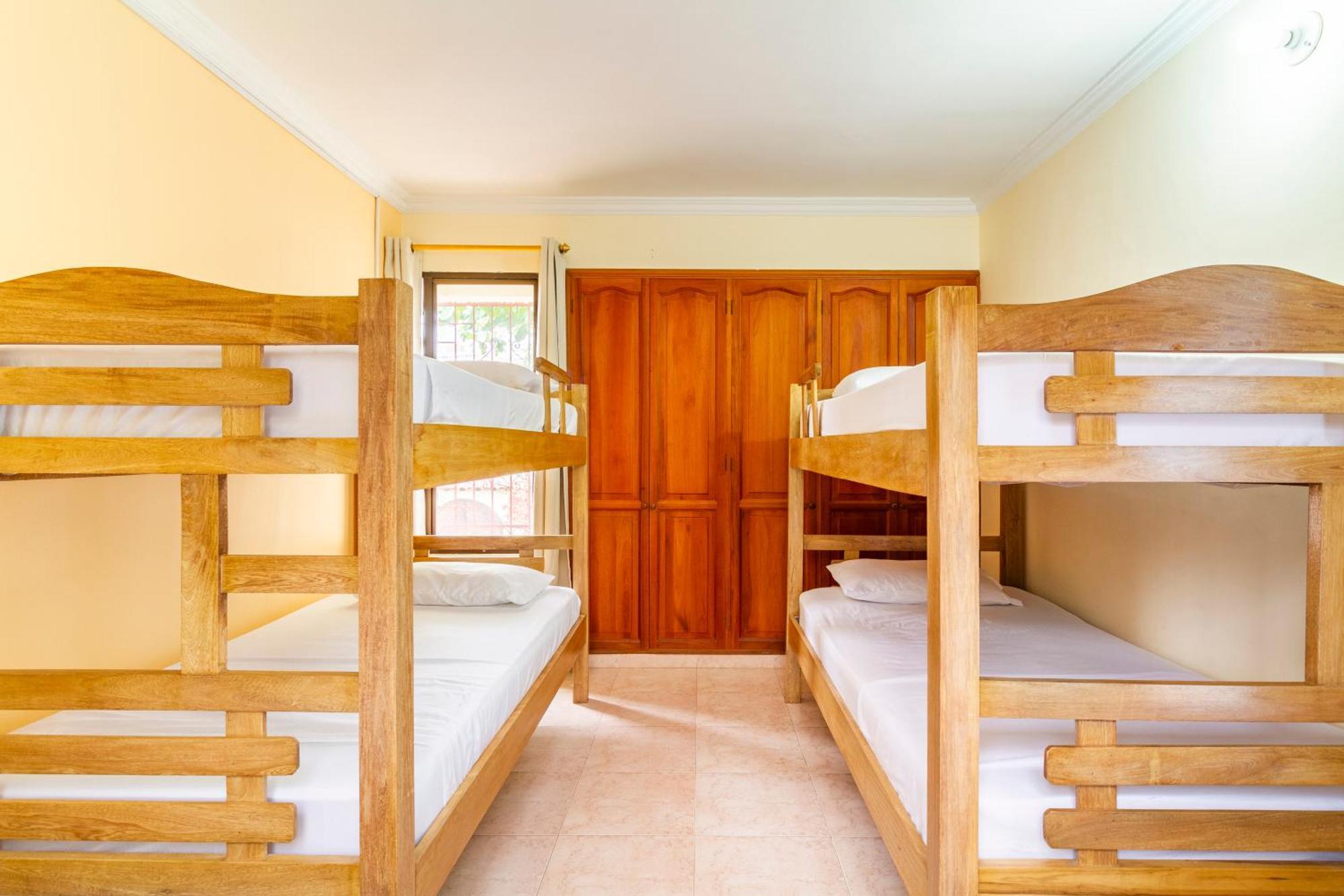 Hostal Cartagonova - Habitaciones Privadas Y Amplias Cerca A Zonas Turisticas Cartagena المظهر الخارجي الصورة