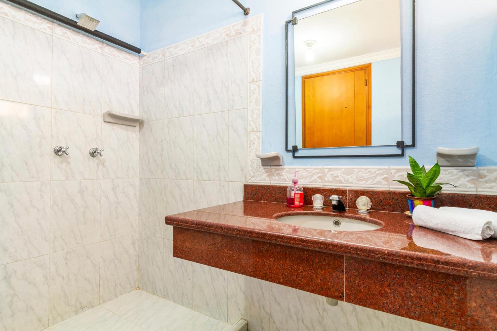 Hostal Cartagonova - Habitaciones Privadas Y Amplias Cerca A Zonas Turisticas Cartagena المظهر الخارجي الصورة
